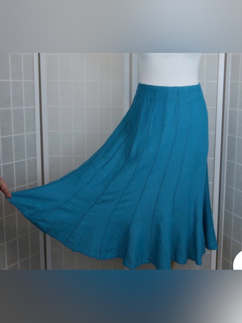 Turquoise flared skirt w/ vertical stitched panels. Linen blend, below knee. M
